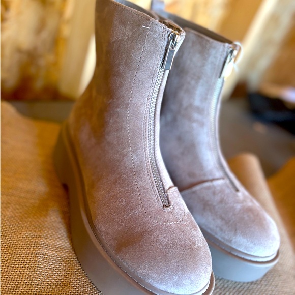 Shoes - Women's Suede Ankle Boots - Taupe